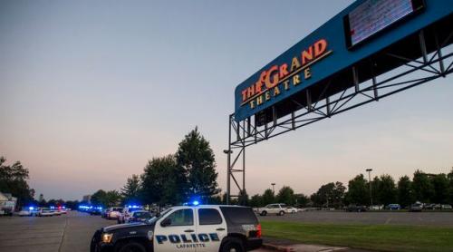 Atac la un cinematograf din Louisiana: Un bărbat a scos pistolul și a început să tragă, după începerea filmului