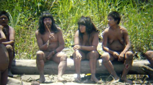 VIDEO: Imagini în premieră cu un trib amazonian, neatins de civilizaţie