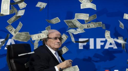 Banii aruncați în Seth Blatter nu erau falși (VIDEO)