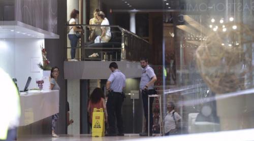 Împușcături în fața unui hotel din Barcelona. Două persoane au fost rănite