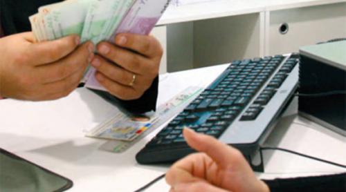 Ai credit în franci elveţieni? O bancă din România va fi OBLIGATĂ să elimine clauza de dobândă abuzivă