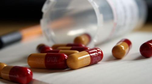 Reuters: O mare companie de medicamente dă mită medicilor români pentru a-i prescrie produsele