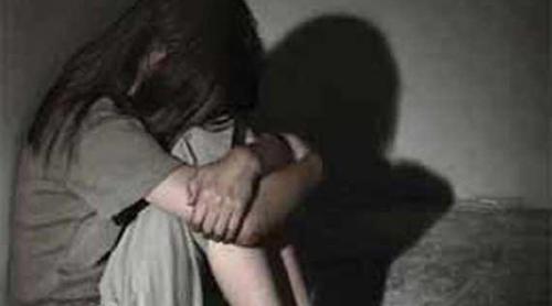 Un bărbat de 67 de ani din Iaşi a violat două fetiţe de 5 şi 6 ani. Acesta a filmat totul 