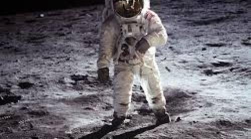 Astronautul Buzz Aldrin a postat pe Facebook nota cu cheltuielile făcute în voiajul pe Lună 