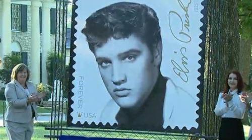 Elvis Presley: astăzi, în ofiicile poştale din SUA, s-au pus în circulaţie timbrele  