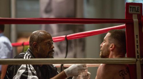 PREMIERA SĂPTĂMÂNII: Jake Gyllenhaal îşi exersează „Lovitura de stânga”. Un alt fel de film despre box (VIDEO)