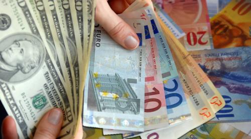 O țară vecină va converti toate creditele în franci elvețieni în moneda națională