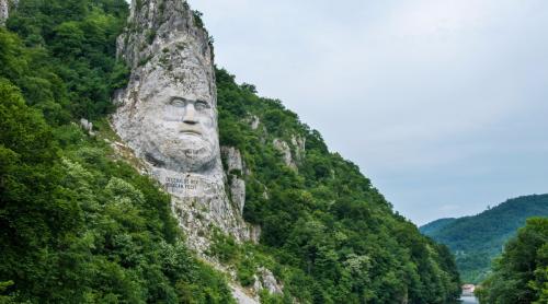 Statuia lui Decebal, de la Porţile de Fier, inclusă în topul celor mai mari sculpturi din lume