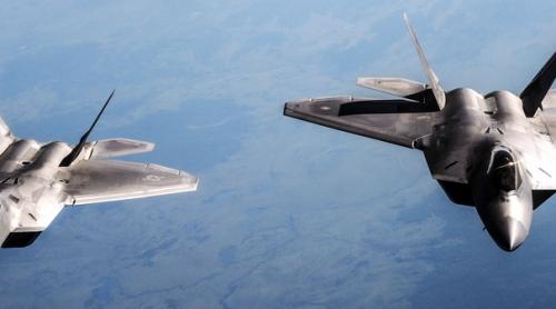 PREMIERĂ! Statele Unite trimit în Europa temutele avioane invizibile F-22 Raptor. MESAJUL lui Obama pentru Vladimir Putin