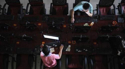Cenzura chineză online lovește din nou: Aproape 200 de arestări