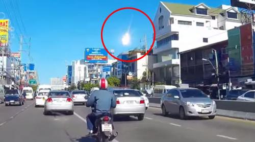O masivă minge de foc, venită din spațiu, vizibilă pe cerul Thailandei (VIDEO)