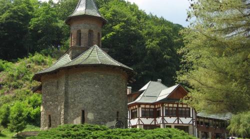 Redescoperă România. De la Mânăstirea Prislop la Biserica Sf. Nicolae din Densuș