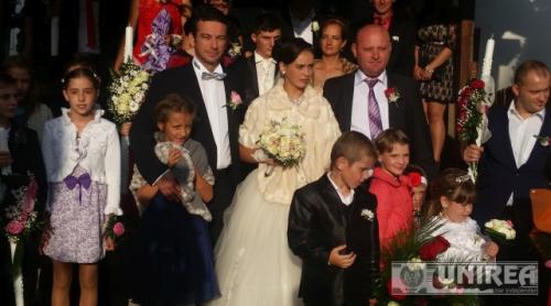 Medicul Radu Zamfir şi soţia sa, naşi la nunta fiicei unuia dintre moţii salvatori