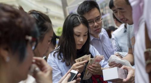 NEBUNIE. Chinezii au ajuns să doneze spermă pentru a cumpăra iPhone6s