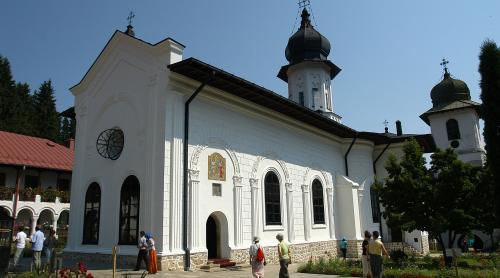Redescoperă România. De la mănăstirea Agapia la Văratec