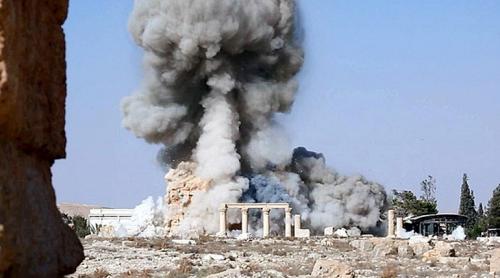 ISIS a aruncat în aer Arcul de Triumf din Palmira (VIDEO)