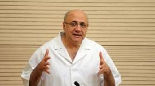 Intervenţie chirurgicală de excepţie: Prof. dr. Irinel Popescu i-a extirpat unei fetiţe o tumoră care îi afecta două treimi din ficat 