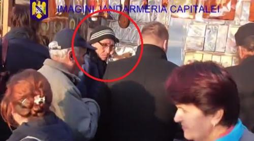 Pelerinajul hoților la Catedrala din Dealul Mitropoliei. Un bătrân a fost filmat în timp ce fura o icoană de jumătate de metru (VIDEO)