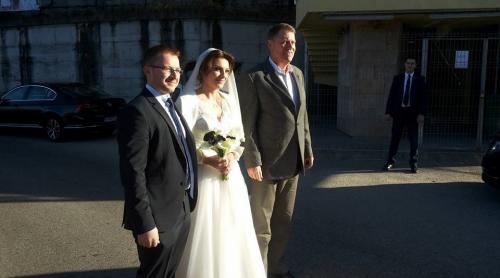 Iohannis, DA, e politician român! După ce deplânge victimele din Colectiv, se fotografiază cu nuntașii!