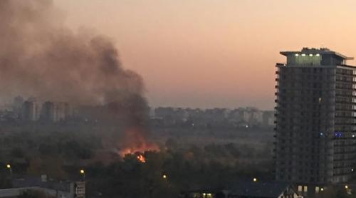 ULTIMA ORĂ. Incendiu în zona Deltei Văcăreşti din Capitală