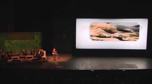 IMAGINI UNICE! Extraterestru mumificat, ţinut secret de ufologi, prezentat la o conferinţă ştiinţifică, în Bulgaria (VIDEO)