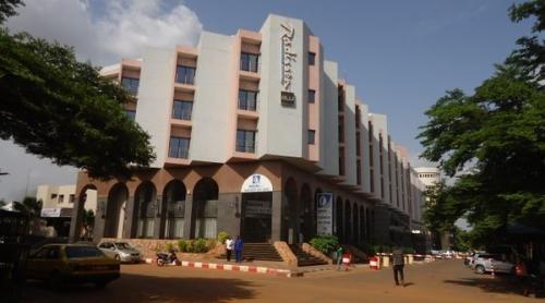 Atac jihadist cu luare de ostatici la hotelul Radisson Blue din Bamako. Mai multe persoane ucise