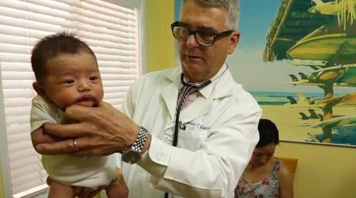 Cum oprești un bebeluș din plâns, metodă EXTREM DE EFICIENTĂ! (VIDEO)