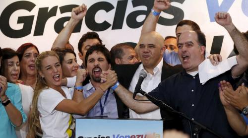 Victorie istorică în Venezuela: Opoziția a câștigat majoritatea parlamentară pentru prima oară în 16 ani