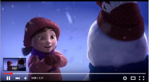 O înduioșătoare reclamă de Crăciun. Prietenia dintre o fetiță și un om de zăpadă