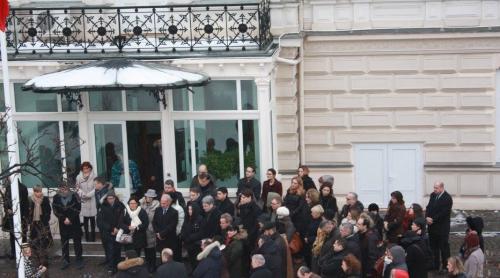 Moment de reculegere la București, pentru victimele atentatelor de la Paris, din 2015