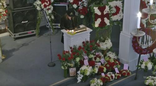 La funeraliile lui Lemmy, familia şi prietenii au evocat întâmplari amuzante
