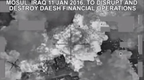 Rezerva jihadiștilor din Stat Islamic, distrusă de lovituri aeriere. Milioane de dolari plutesc prin aer (VIDEO)