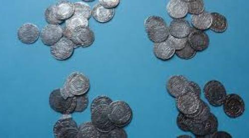 Peste 900 de monede de tezaur, dispărute între două muzee