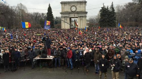 LIVE VIDEO - Noi proteste la Chișinău. Manifestanți au pornit în marş spre Parlament