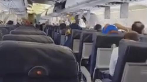 Explozie într-un avion cu 74 de pasageri la bord! Pilotul a reușit să aducă aeronava la sol (VIDEO)