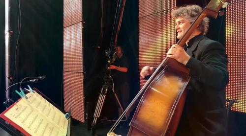 Faimosul bassist Decebal Bădilă, în concert cu Big Band-ul Radio