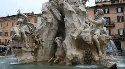 Un turist beat, dar gol, în apa unei fântâni, stârnește furia romanilor (VIDEO)