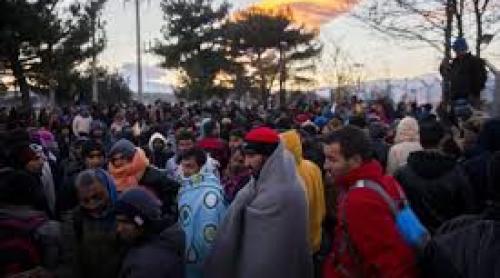 Aproape 13.000 de migranți, în condiții de igienă deplorabile, la frontierea dintre Grecia și Macedonia