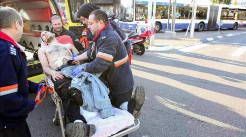 Un mort și nouă răniți în stare gravă, după ce un bărbat a înjunghiat mai multe persoane la Tel Aviv
