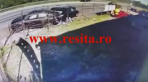 ACCIDENT SPECTACULOS lângă Caransebeș. Impactul violent, surprins de camerele video