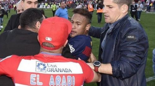 Neymar și-a luat un pumn în gură de la un fan, după meciul cu Granada (VIDEO)