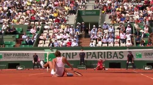 Aşa ceva vezi mai rar pe terenul de tenis! Punct SPECTACULOS realizat la Roland Garros (VIDEO)