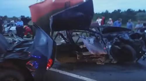 ACCIDENT VIOLENT la Valu lui Traian. Microbuz al Jandarmeriei, izbit în plin de un BMW, nouă răniți (VIDEO)