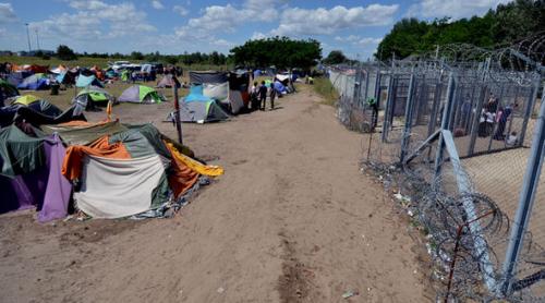 UNGARIA. Poliția va putea trimite imigranții dincolo de gardul de la frontieră