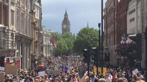 LIVE VIDEO. Protest de amploare pe străzile Londrei. Zeci de mii de oameni cer ca Marea Britanie să rămână în UE