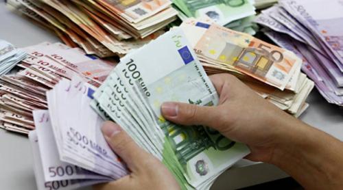 Cum și din ce se fabrică bancnotele euro. Un german este designerul acestora