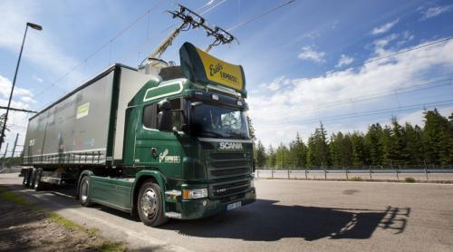 REVOLUȚIE. Șosea electrificată, pe care circulă camioane hibride, alternativă nepoluantă din Suedia (VIDEO)