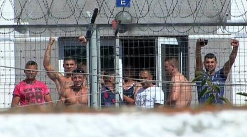 Revoltele din închisori continuă. Câteva sute de deţinuţi, în greva foamei