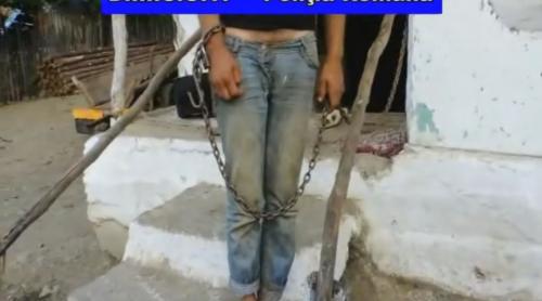 Rețineri în cazul sclaviei din Argeș. IMAGINI ȘOCANTE cu tinerii răpiți, legați cu lanțuri (VIDEO)