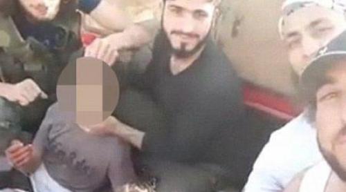 OROARE. Înregistrare video în care rebeli sirieni decapitează un copil de 11 ani!
